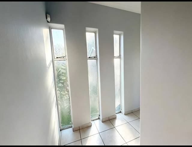4 BEDROOM HOUSE FOR SALE IN VAN RIEBEECK PARK